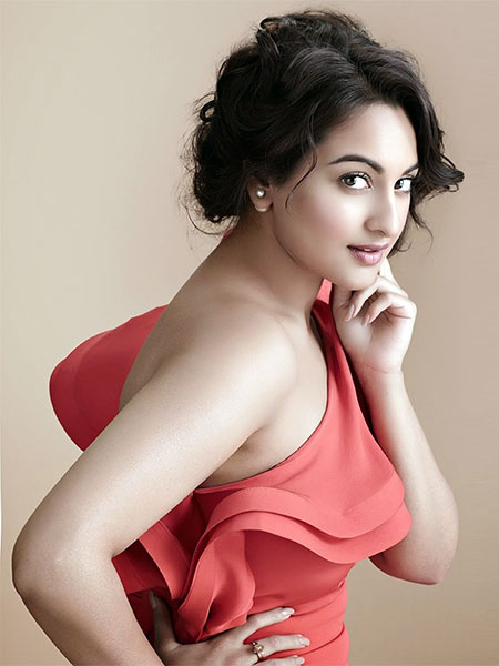 Sonakshi-Sinha-Bollywood-Actress