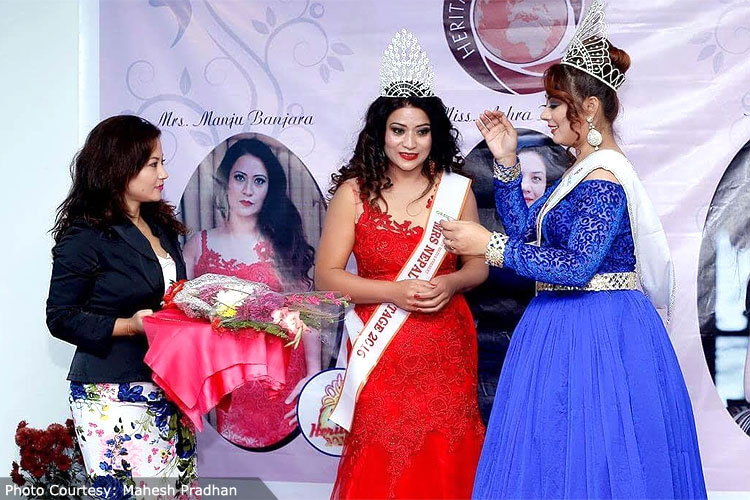 Mrs. Universe Nepal 2016 Padmini Jha crowned Mrs. Manju Banjara Dhakal as Mrs. Heritage International Nepal 2016