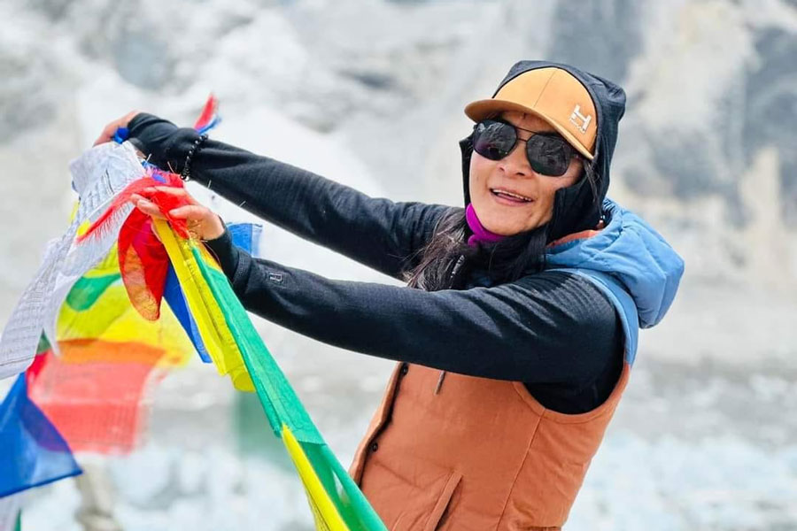 Nepalese Mountaineer Phunjo Jhangmu Lama Sets a New World Record to scale Mt.Everest