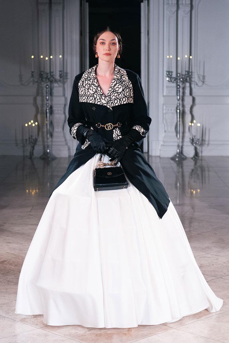 Handcrafted couture with sustainable fabrics – a highlight from “The Newars, 1901.”