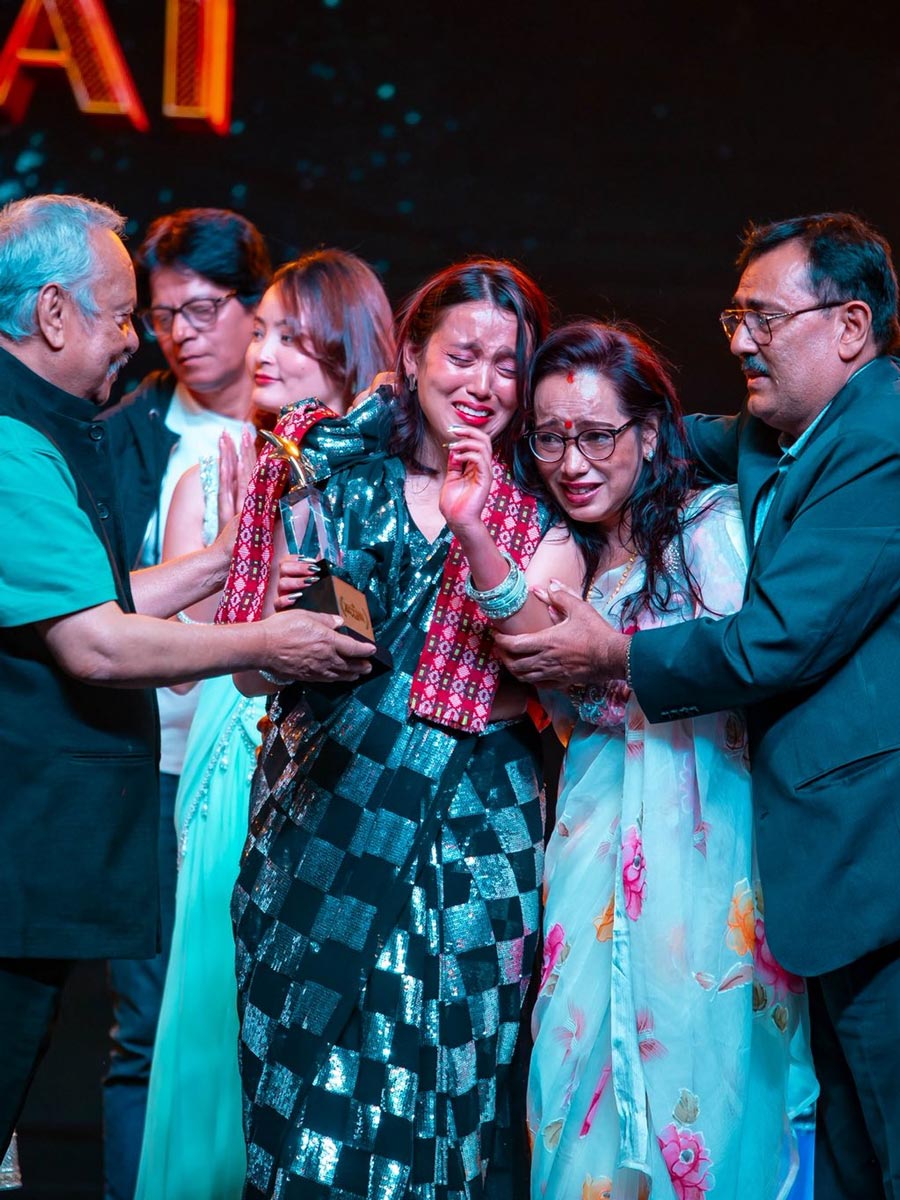 Nabina Ranabhat crowned as Acting Star Nepal 2025 winner on stage.
