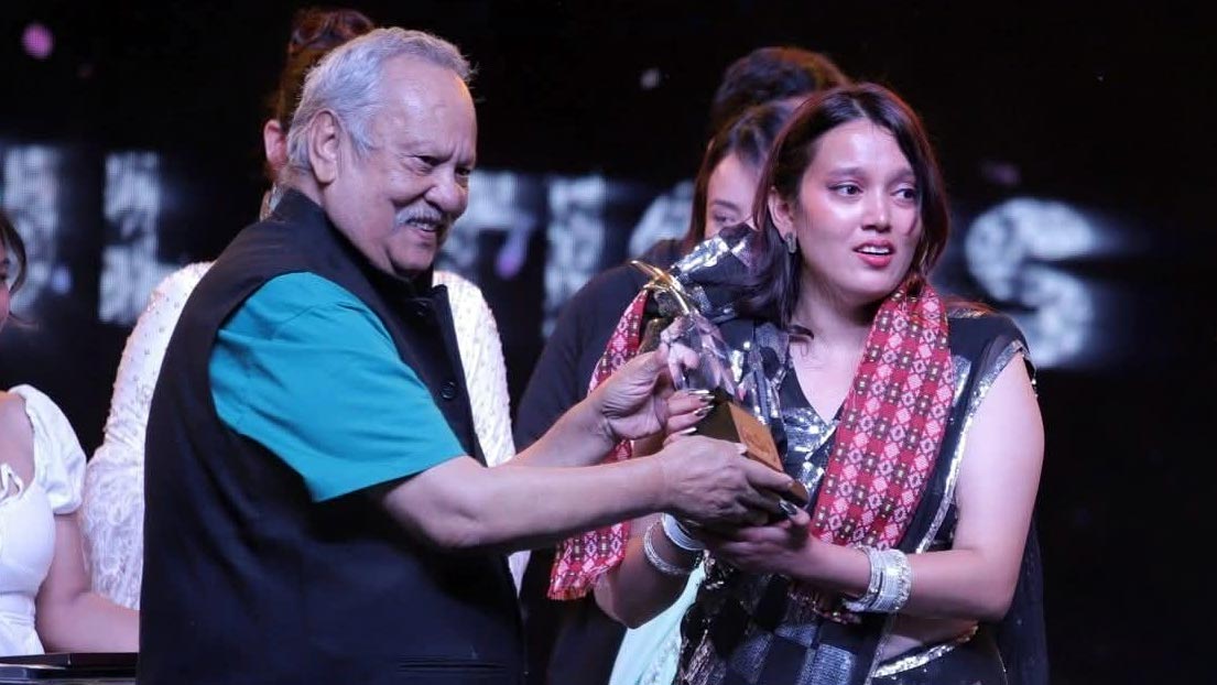 Neer Bikram Shah presents trophy to Nabina Ranabhat, winner of Acting Star Nepal.