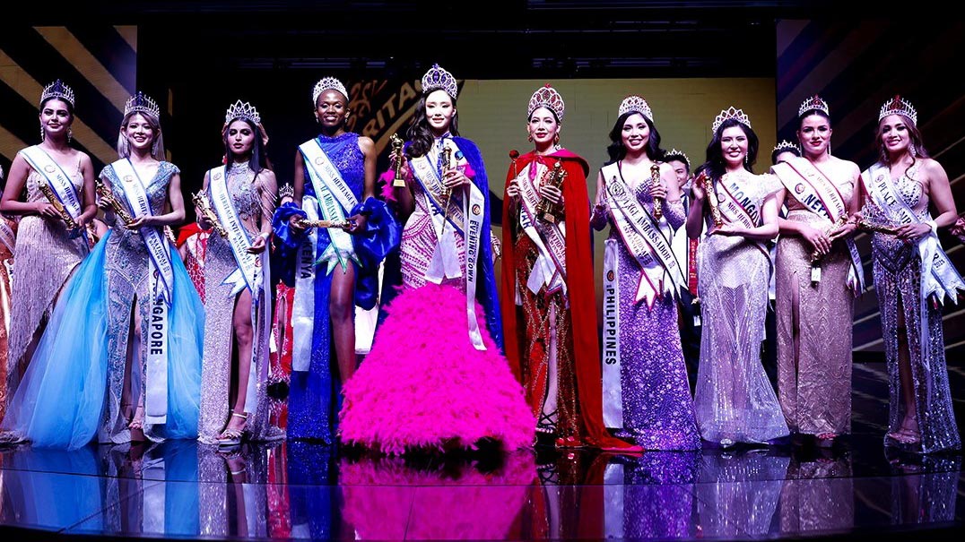 Group photo of Miss and Mrs Heritage International 2025 winners after the grand finale in Bangkok.