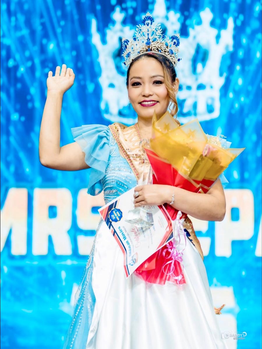 Shital Yakso Limbu crowned Mrs. Nepal Idol 2025 holding trophy and bouquet on stage