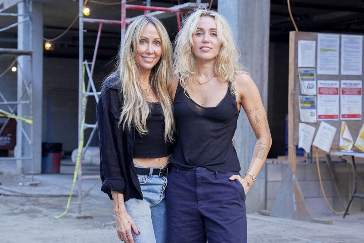 Miley Cyrus and her mother Tish